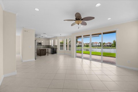 Villa ou maison à vendre à Port St. Lucie, Floride: 5 chambres, 322.84 m2 № 2394779 - photo 16