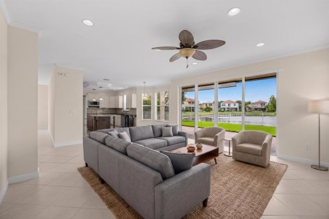 Villa ou maison à vendre à Port St. Lucie, Floride: 5 chambres, 322.84 m2 № 2394779 - photo 17