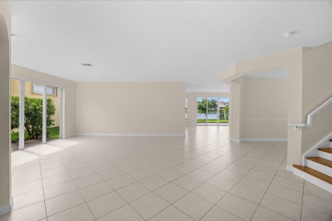 Villa ou maison à vendre à Port St. Lucie, Floride: 5 chambres, 322.84 m2 № 2394779 - photo 5