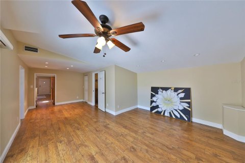 House in New Smyrna Beach, Florida 3 bedrooms, 144.56 sq.m. № 1640868 - photo 12