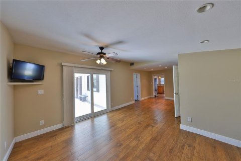 House in New Smyrna Beach, Florida 3 bedrooms, 144.56 sq.m. № 1640868 - photo 13