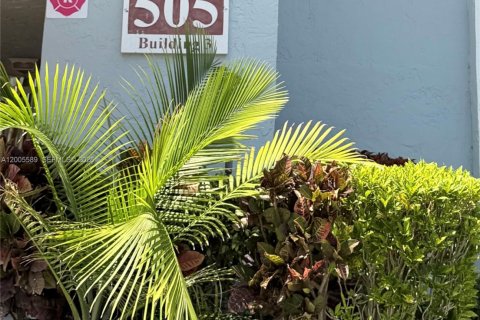 Condo in Plantation, Florida, 2 bedrooms № 2076131 - photo 16