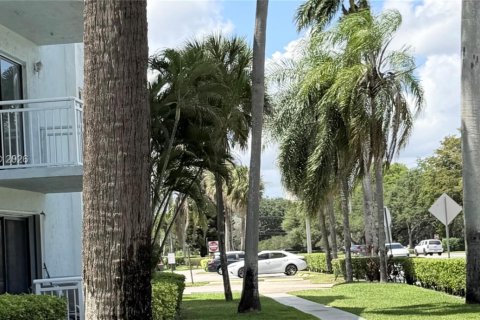 Condo in Plantation, Florida, 2 bedrooms № 2076131 - photo 18