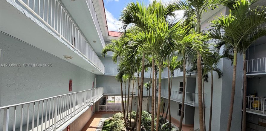 Condo in Plantation, Florida, 2 bedrooms № 2076131