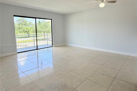 Condo in Plantation, Florida, 2 bedrooms № 2076131 - photo 2