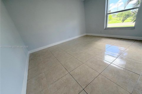 Condo in Plantation, Florida, 2 bedrooms № 2076131 - photo 6