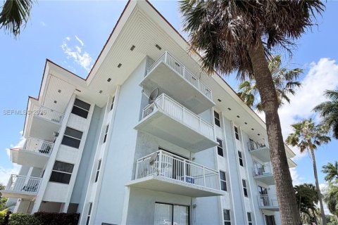 Condo in Plantation, Florida, 2 bedrooms № 2076131 - photo 11