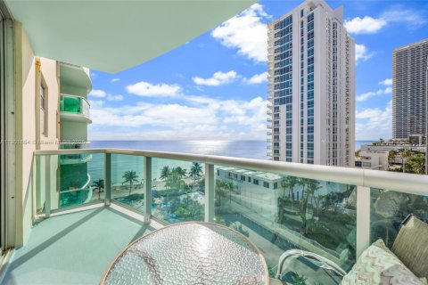 Copropriété à vendre à Hollywood, Floride: 1 chambre, 81.2 m2 № 1956025 - photo 1
