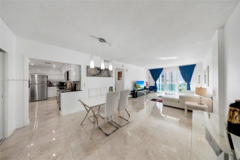 Copropriété à vendre à Hollywood, Floride: 1 chambre, 81.2 m2 № 1956025 - photo 4