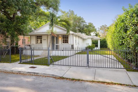 Снять в аренду виллу или дом в Майами, Флорида 4 спальни, 163.97м2, № 1938692 - фото 2