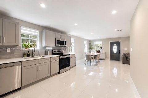 Снять в аренду виллу или дом в Майами, Флорида 4 спальни, 163.97м2, № 1938692 - фото 9