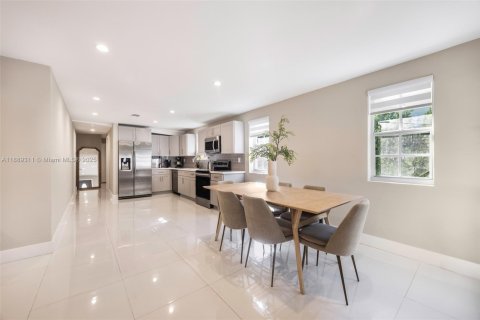 Снять в аренду виллу или дом в Майами, Флорида 4 спальни, 163.97м2, № 1938692 - фото 7