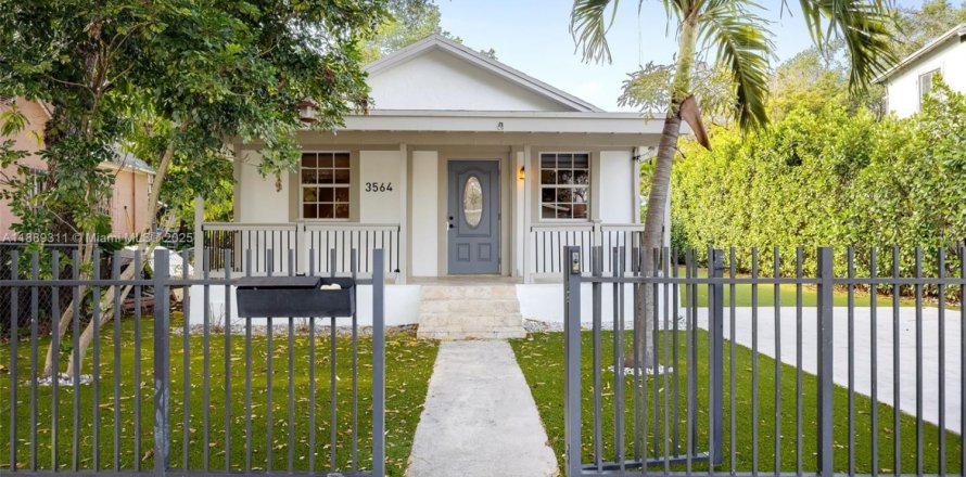 Дом в Майами, Флорида 4 спальни, 163.97м2 № 1938692