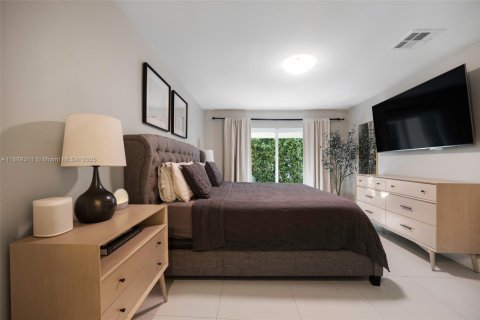 Снять в аренду виллу или дом в Майами, Флорида 4 спальни, 163.97м2, № 1938692 - фото 10