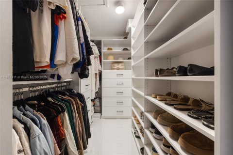 Снять в аренду виллу или дом в Майами, Флорида 4 спальни, 163.97м2, № 1938692 - фото 17