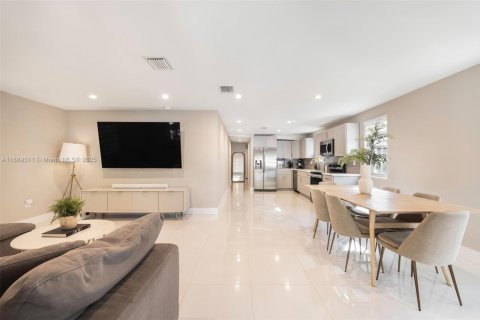 Снять в аренду виллу или дом в Майами, Флорида 4 спальни, 163.97м2, № 1938692 - фото 6