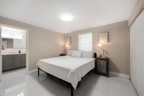 Снять в аренду виллу или дом в Майами, Флорида 4 спальни, 163.97м2, № 1938692 - фото 16