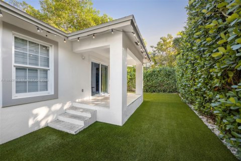 Снять в аренду виллу или дом в Майами, Флорида 4 спальни, 163.97м2, № 1938692 - фото 22