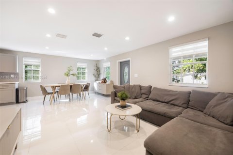 Снять в аренду виллу или дом в Майами, Флорида 4 спальни, 163.97м2, № 1938692 - фото 5