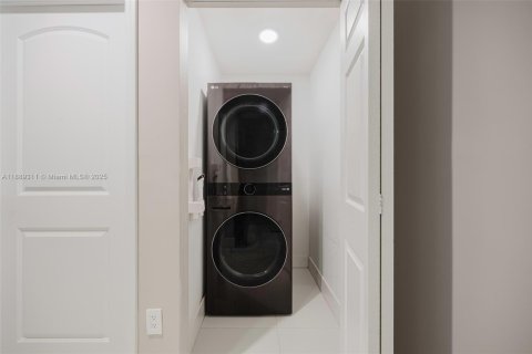 Снять в аренду виллу или дом в Майами, Флорида 4 спальни, 163.97м2, № 1938692 - фото 21