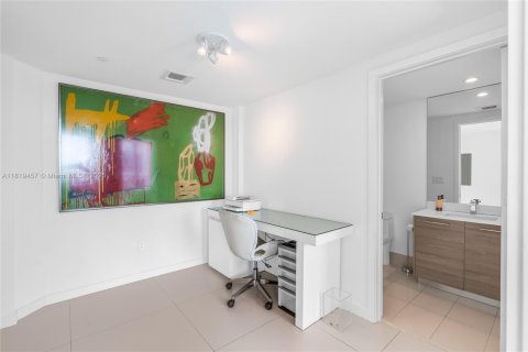 Condominio en venta en Miami, Florida, 3 dormitorios, 119.01 m2 № 1937373 - foto 26