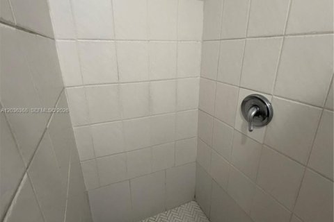 Immobilier commercial à louer à North Miami, Floride: 1 chambre, 129.69 m2 № 2271343 - photo 5