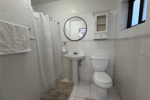 Immobilier commercial à louer à North Miami, Floride: 1 chambre, 129.69 m2 № 2271343 - photo 3