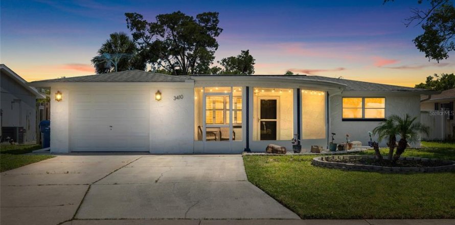 House in Holiday, Florida 2 bedrooms, 99.59 sq.m. № 1905693