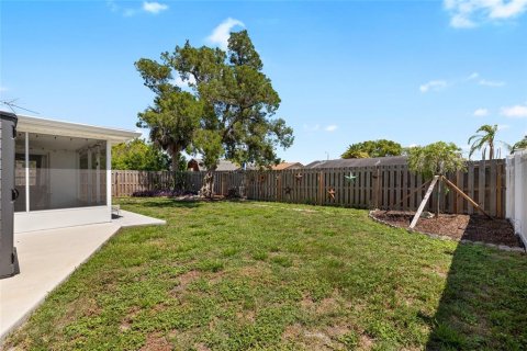 House in Holiday, Florida 2 bedrooms, 99.59 sq.m. № 1905693 - photo 28