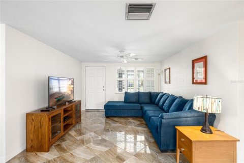 House in Holiday, Florida 2 bedrooms, 99.59 sq.m. № 1905693 - photo 8
