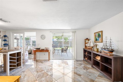 House in Holiday, Florida 2 bedrooms, 99.59 sq.m. № 1905693 - photo 11