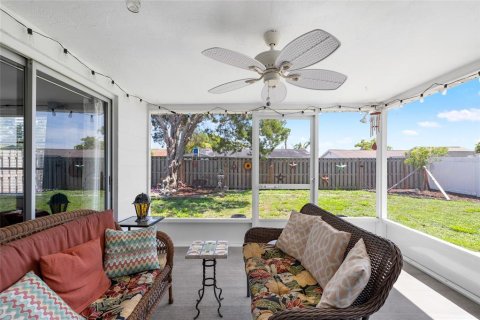 House in Holiday, Florida 2 bedrooms, 99.59 sq.m. № 1905693 - photo 7