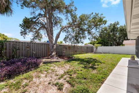 House in Holiday, Florida 2 bedrooms, 99.59 sq.m. № 1905693 - photo 25
