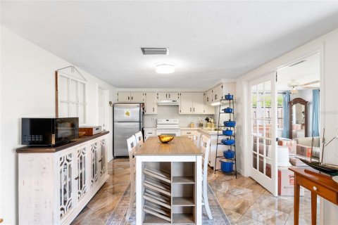 House in Holiday, Florida 2 bedrooms, 99.59 sq.m. № 1905693 - photo 12