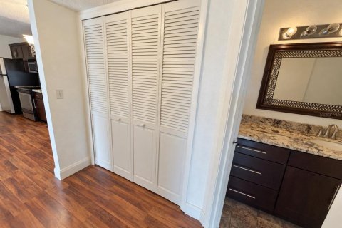 Condominio en alquiler en Kissimmee, Florida, 1 dormitorio, 61.78 m2 № 2430796 - foto 10