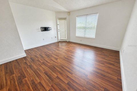 Condominio en alquiler en Kissimmee, Florida, 1 dormitorio, 61.78 m2 № 2430796 - foto 4