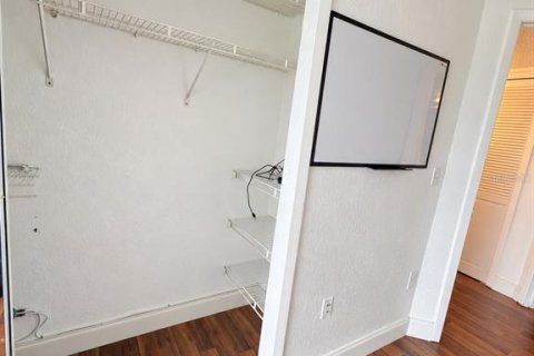 Condominio en alquiler en Kissimmee, Florida, 1 dormitorio, 61.78 m2 № 2430796 - foto 8