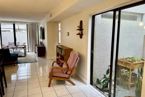 Adosado en alquiler en Pembroke Pines, Florida, 3 dormitorios, 122.91 m2 № 1993656 - foto 12