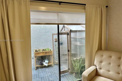 Adosado en alquiler en Pembroke Pines, Florida, 3 dormitorios, 122.91 m2 № 1993656 - foto 14