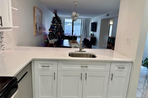 Adosado en alquiler en Pembroke Pines, Florida, 3 dormitorios, 122.91 m2 № 1993656 - foto 8