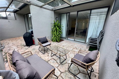 Adosado en alquiler en Pembroke Pines, Florida, 3 dormitorios, 122.91 m2 № 1993656 - foto 2