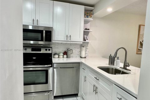 Adosado en alquiler en Pembroke Pines, Florida, 3 dormitorios, 122.91 m2 № 1993656 - foto 6