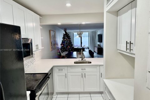 Adosado en alquiler en Pembroke Pines, Florida, 3 dormitorios, 122.91 m2 № 1993656 - foto 7