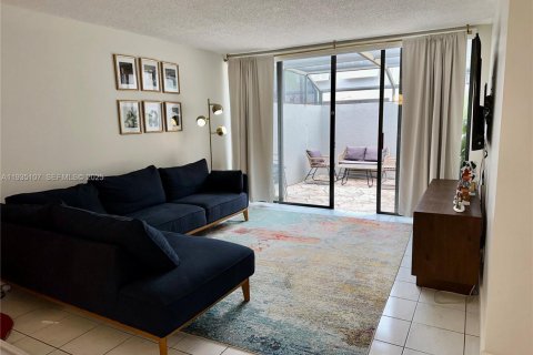 Adosado en alquiler en Pembroke Pines, Florida, 3 dormitorios, 122.91 m2 № 1993656 - foto 3