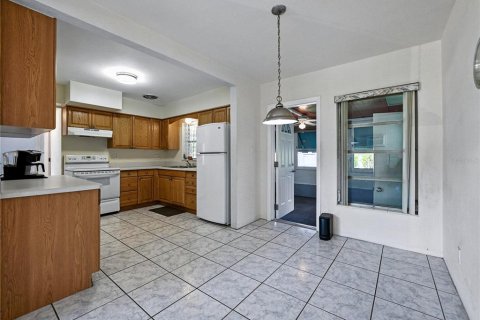 Villa ou maison à vendre à Saint Petersburg, Floride: 2 chambres, 91.42 m2 № 1876038 - photo 12