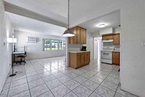 Villa ou maison à vendre à Saint Petersburg, Floride: 2 chambres, 91.42 m2 № 1876038 - photo 13