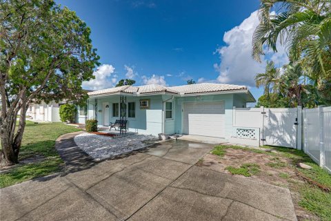 Villa ou maison à vendre à Saint Petersburg, Floride: 2 chambres, 91.42 m2 № 1876038 - photo 1