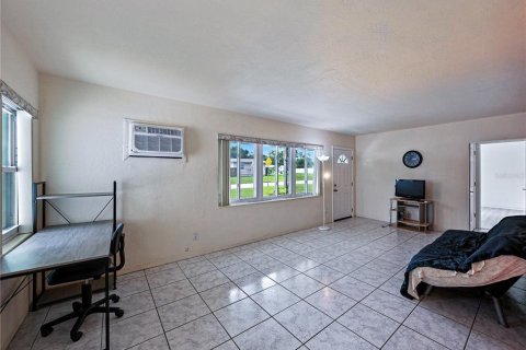 Villa ou maison à vendre à Saint Petersburg, Floride: 2 chambres, 91.42 m2 № 1876038 - photo 9