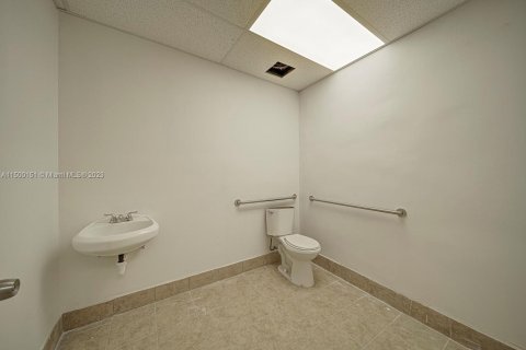 Negocio en alquiler en Miami, Florida № 888217 - foto 1