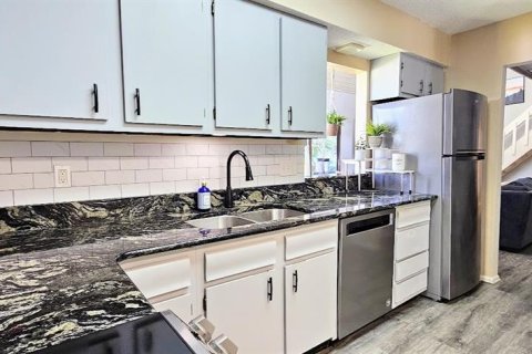 Condo in Sarasota, Florida, 2 bedrooms № 2104243 - photo 16
